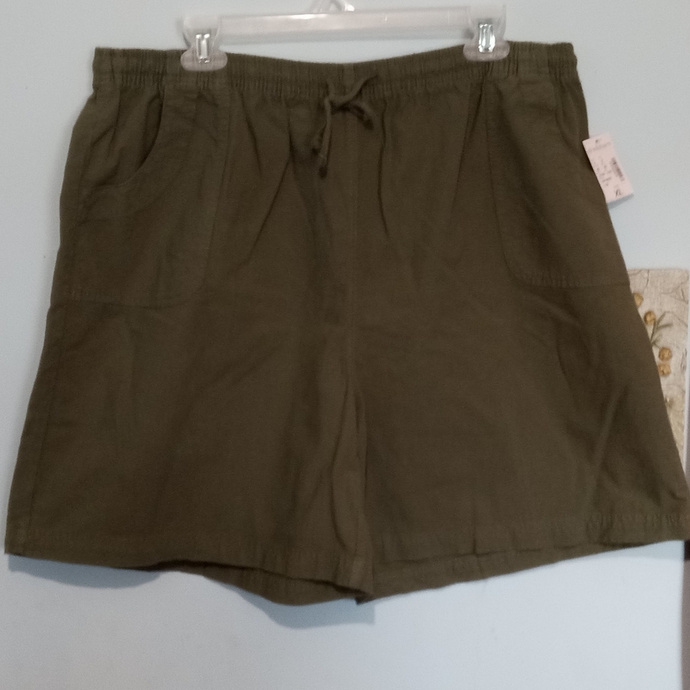 Dress Barn shorts NWT